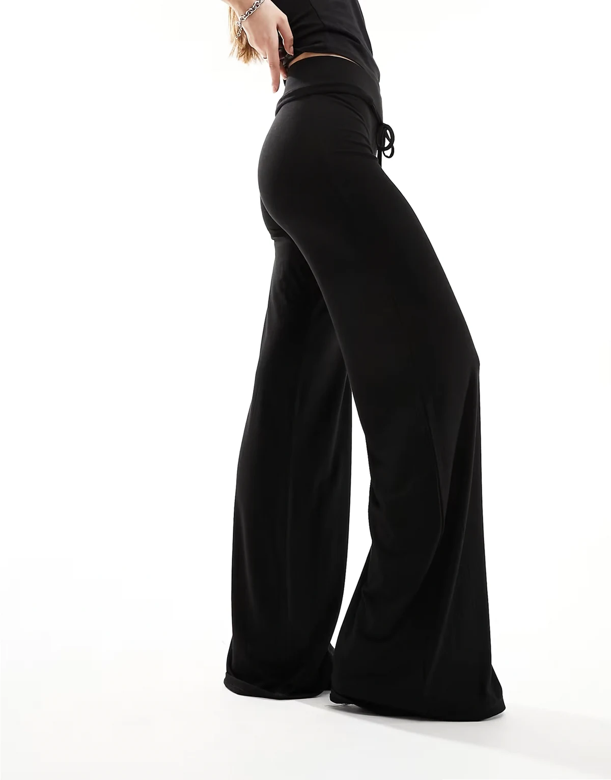 – Yogahose in Schwarz mit niedrigem Bund