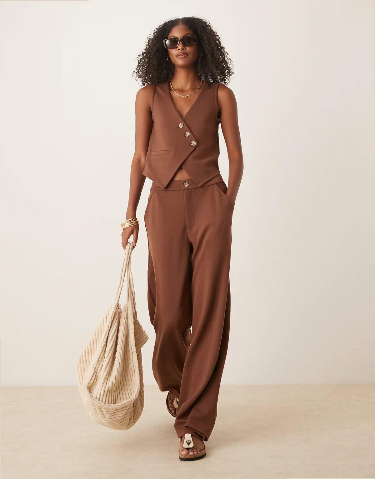 – Hose aus Jersey-Twill in Schokobraun mit weitem Bein, Kombiteil