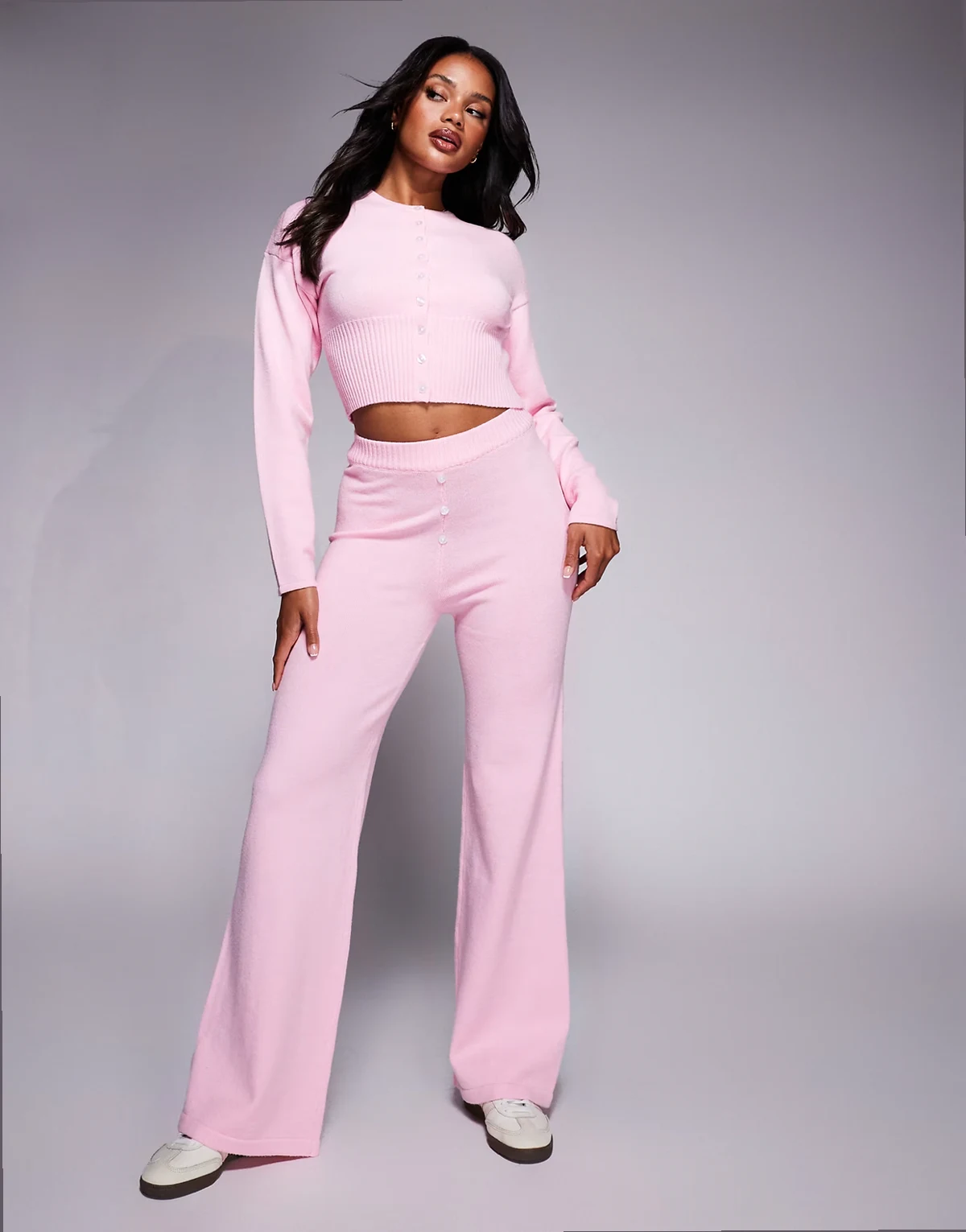 – Strickhose in Rosa im Boxerstil mit weitem Bein und Knopfdetail, Kombiteil