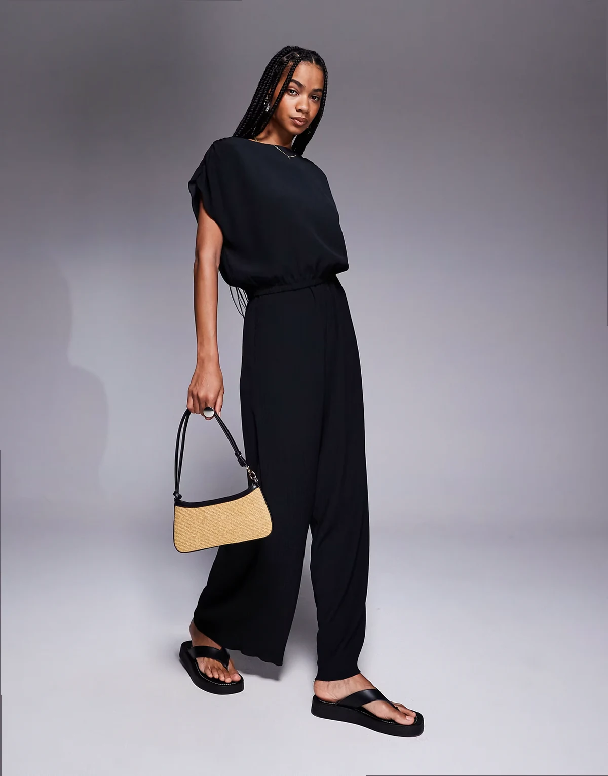 – Elegante Hose in Schwarz mit weitem Bein und Knitterstruktur, Kombiteil