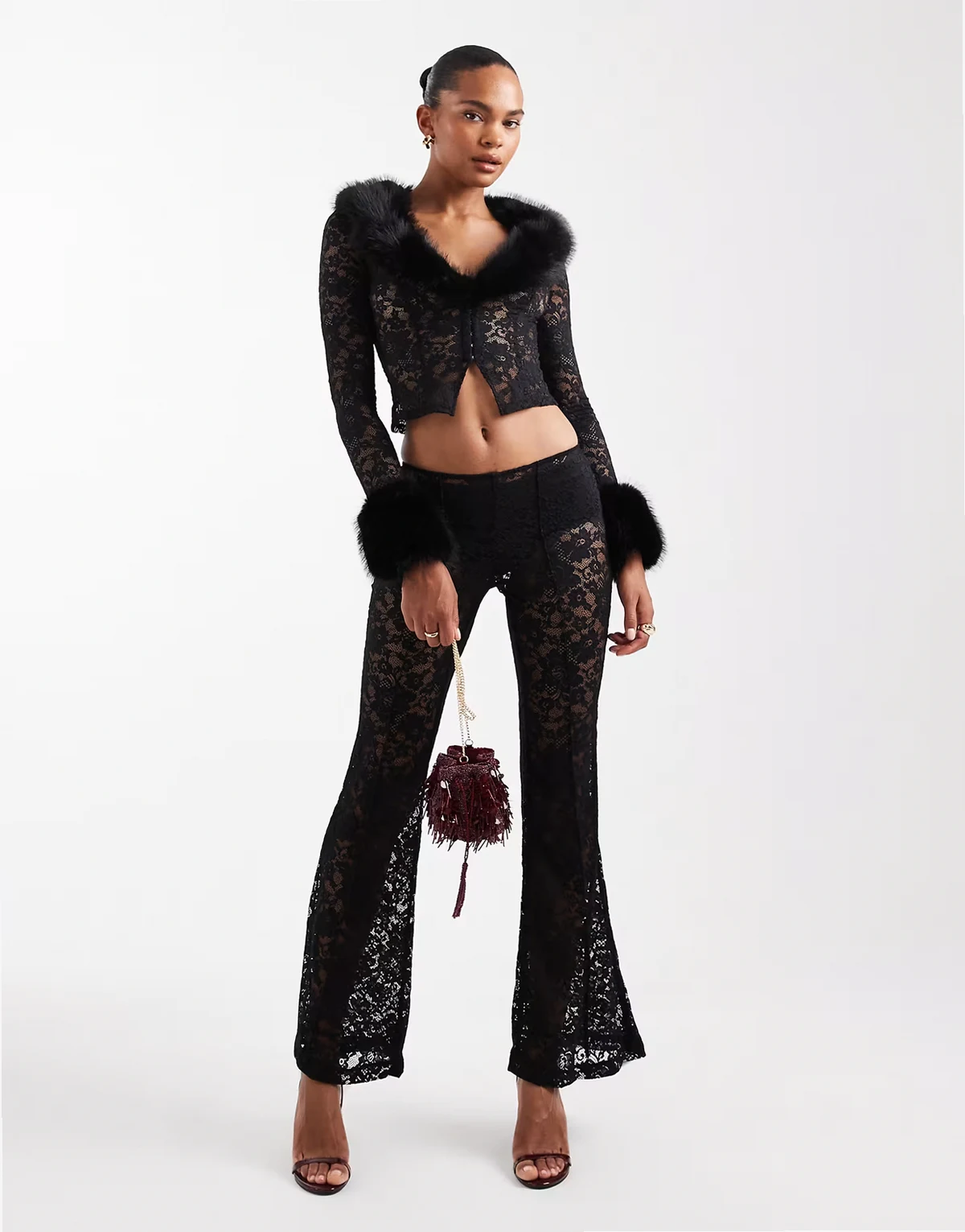 – Schlaghose aus Spitze in Schwarz mit niedrigem Bund, Kombiteil