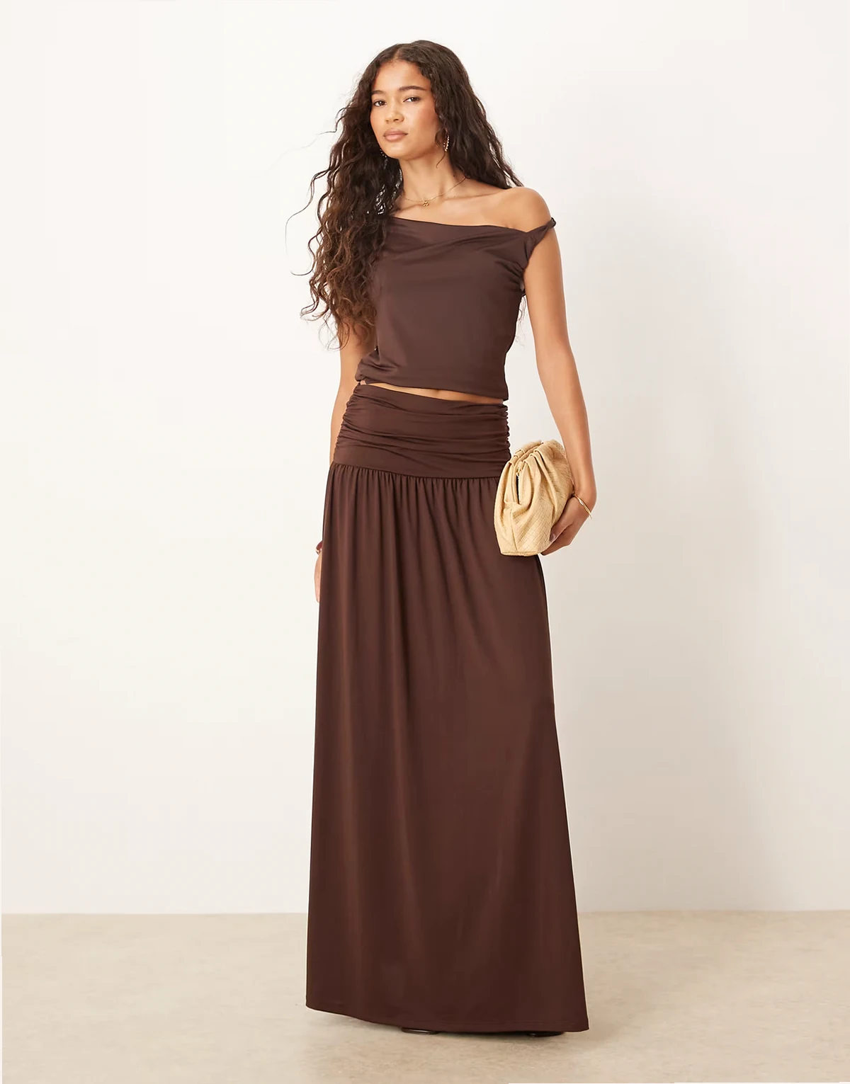 mix & match drop waist ruched maxi skirt in chocolate