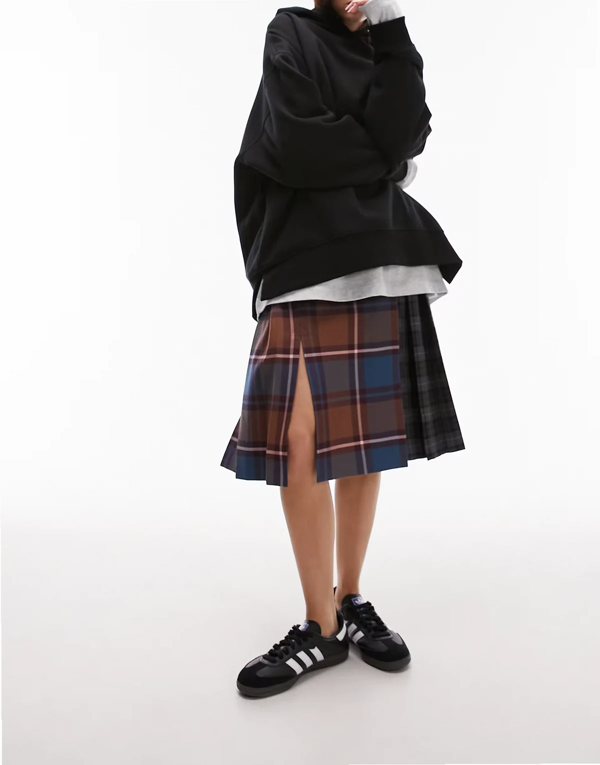 – Kolorowa spódnica typu kilt w mieszany wzór