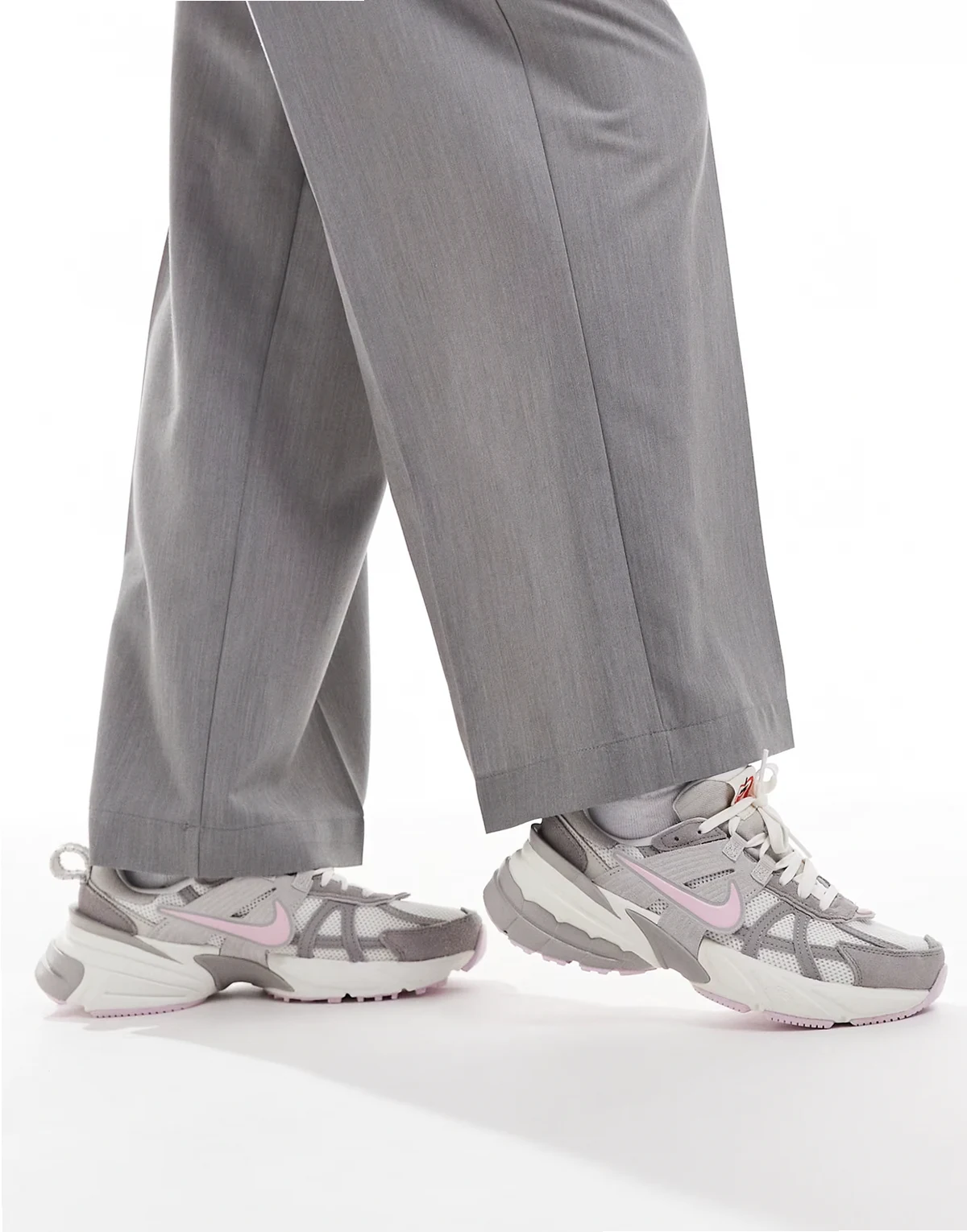 V2K Run sneakers in gray and pink