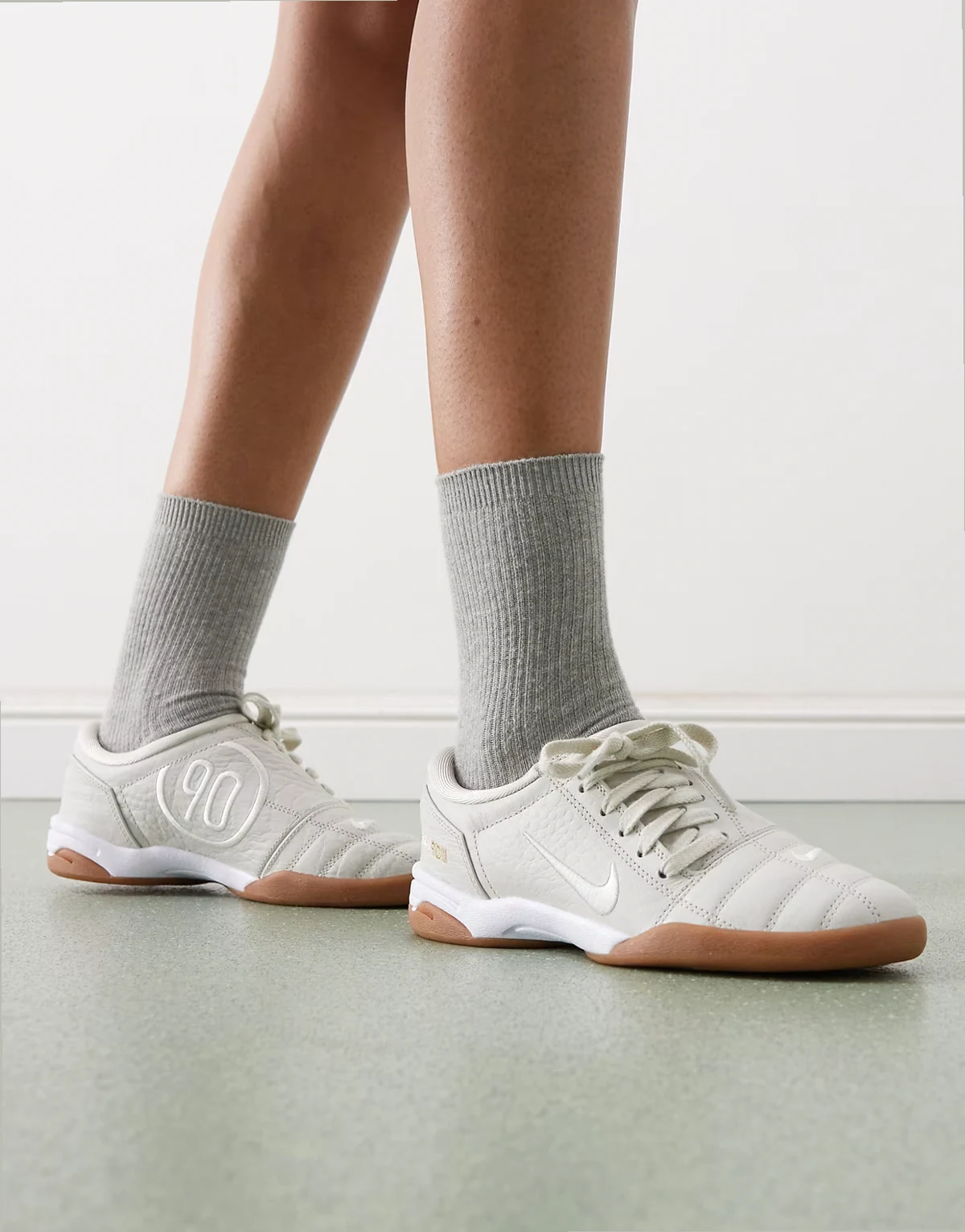 T90 SE Croc sneakers in light khaki