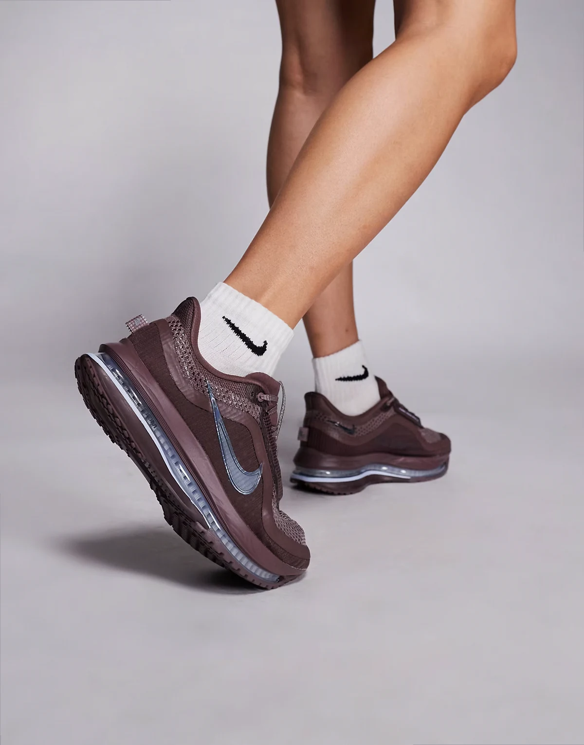 Nike Pegasus Premium sneakers in brown and black