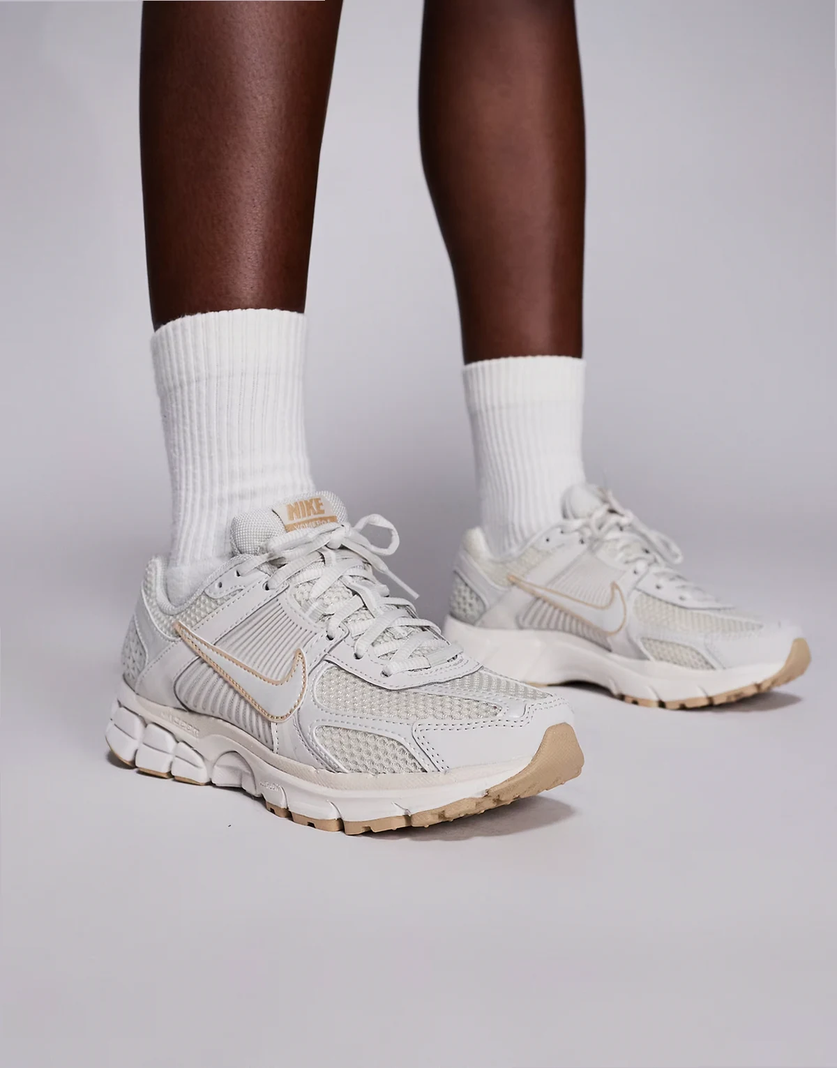 Zoom Vomero 5 sneakers in off white
