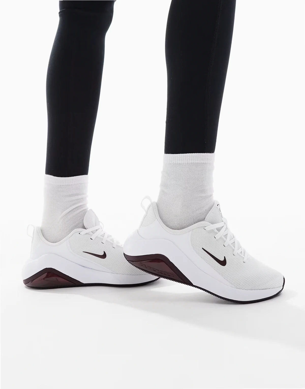 Air Zoom Bella 7 sneakers in white and burgundy