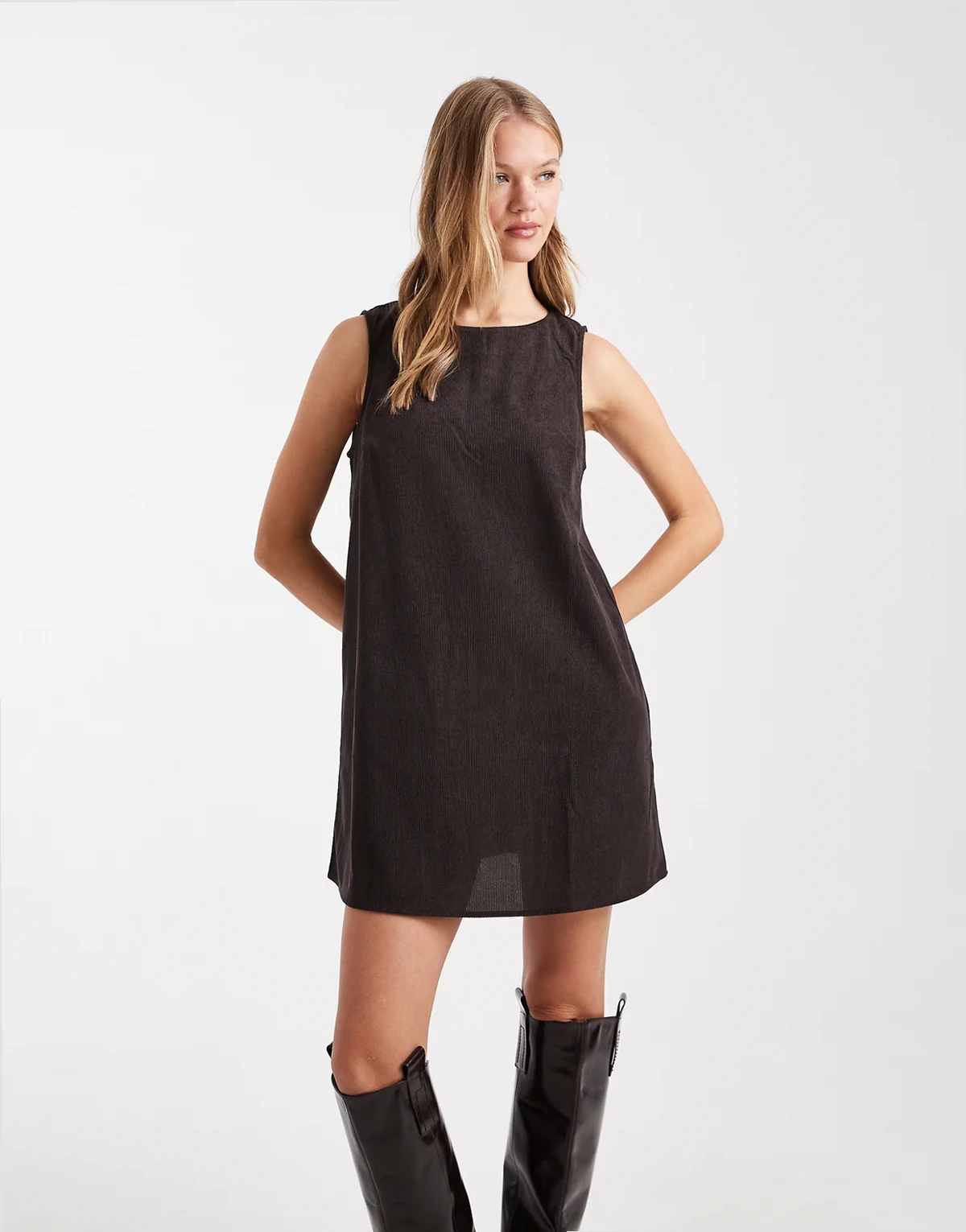 – Minikleid aus weichem Feincord in Schokobraun