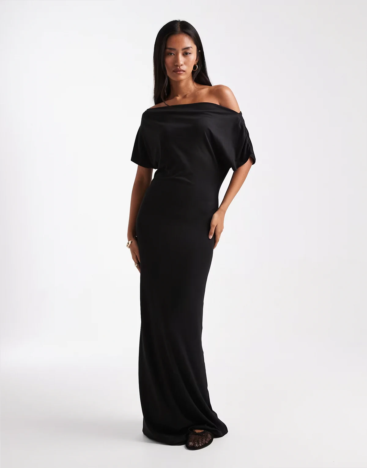 – Schulterfreies Maxikleid in Schwarz