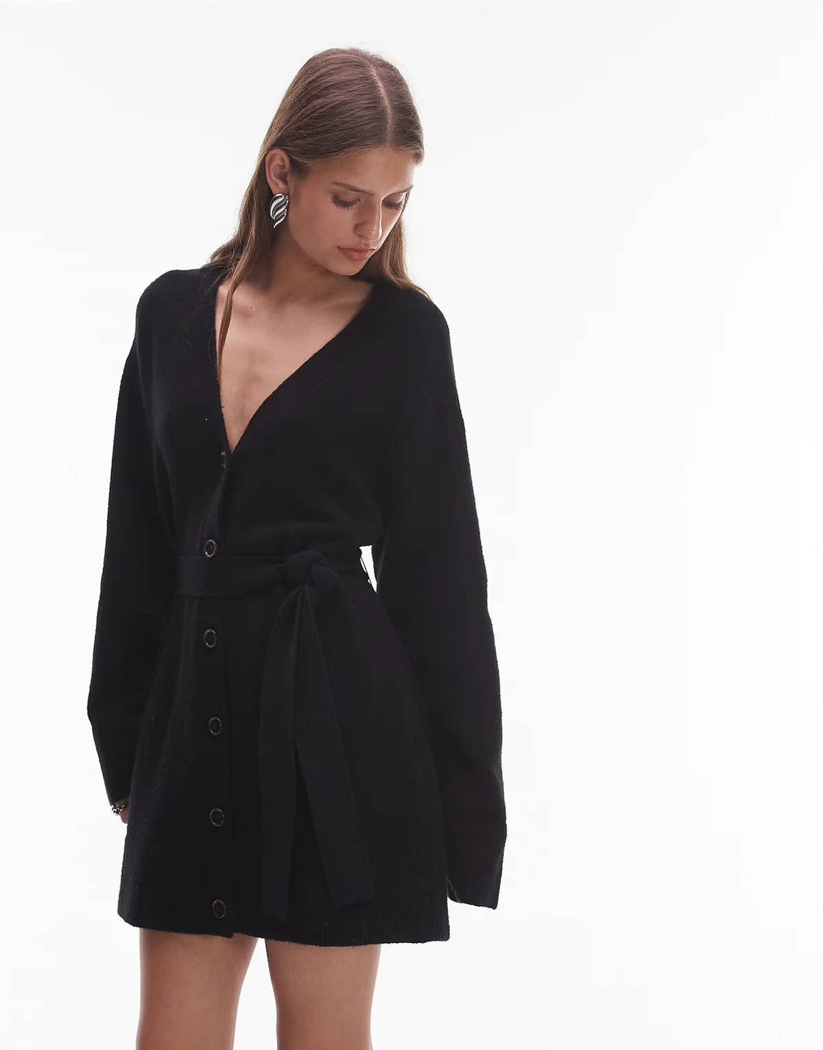 – Kurzes Strickjacken-Kleid in Schwarz mit Gürtel