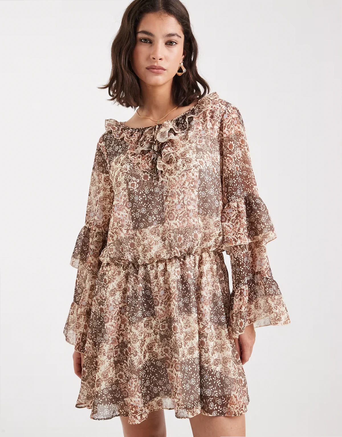 – Chiffon-Minikleid mit Rüschen und Paisleymuster