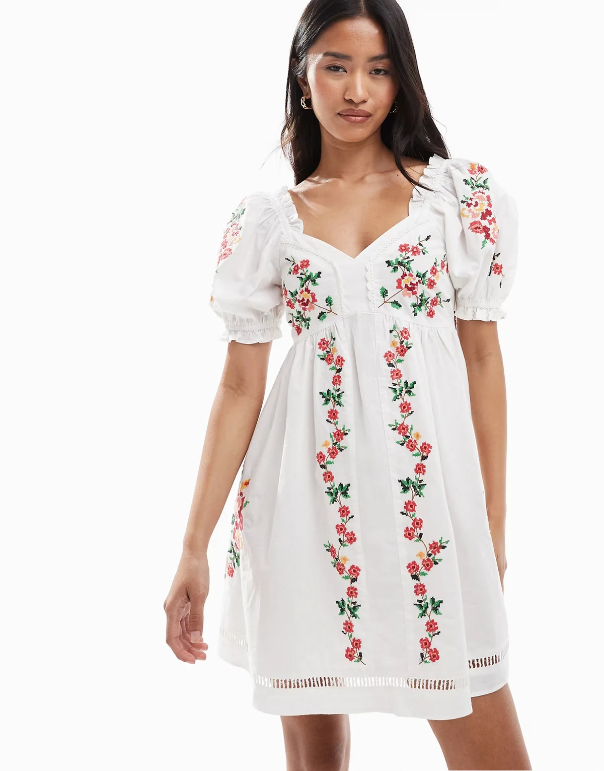 – Besticktes Mini-Babydoll-Kleid