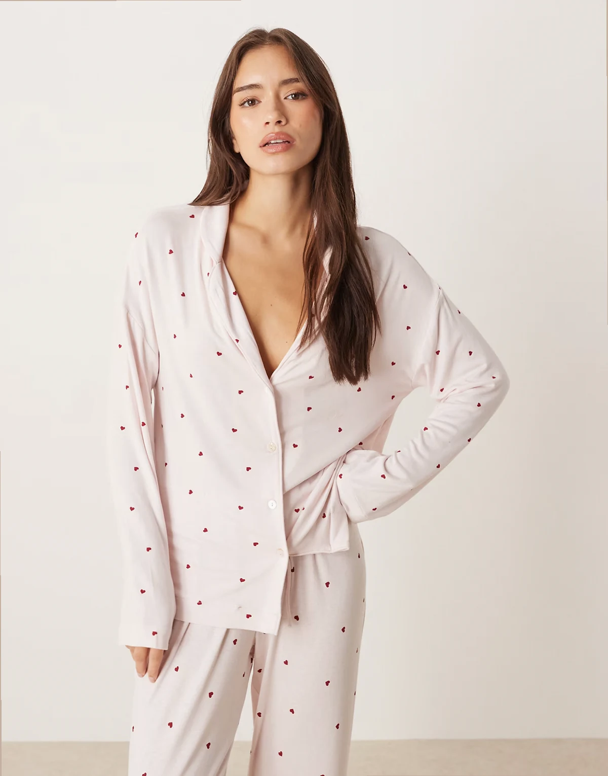 – Mieszaj i łącz – Różowy miękki piżamowy top we wzór w czerwone serca