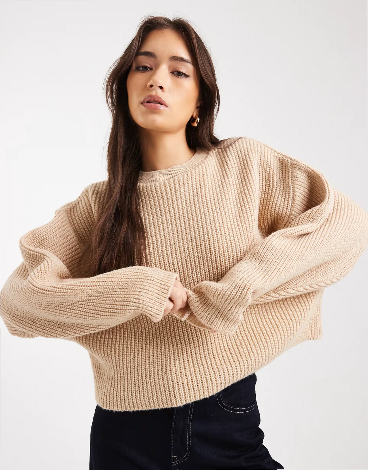 – Pullover in hellem Steinbeige mit Rundhalsausschnitt und Fledermausärmeln