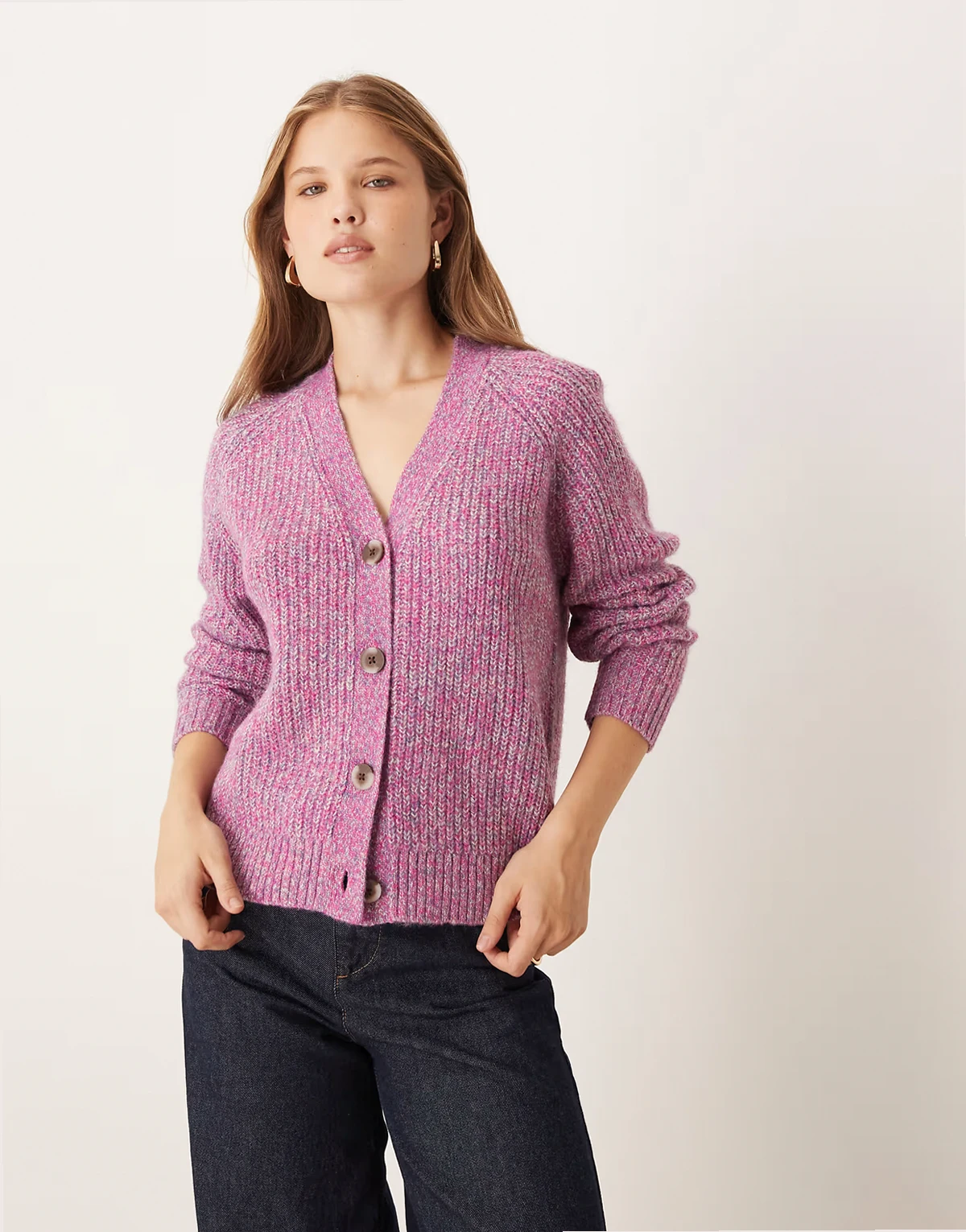 – Grob gerippte Strickjacke in rosa meliert