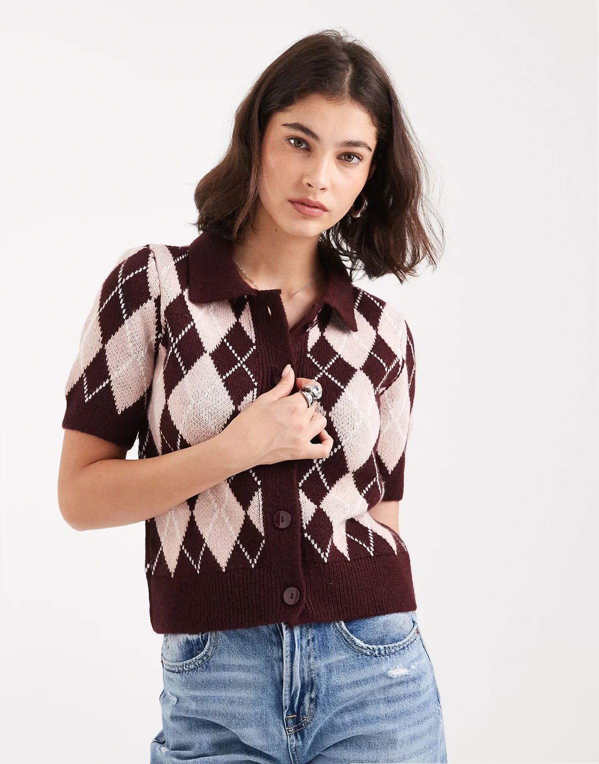 – Kurzärmelige Polo-Strickjacke mit Rautenmuster in Rosa und Burgunderrot