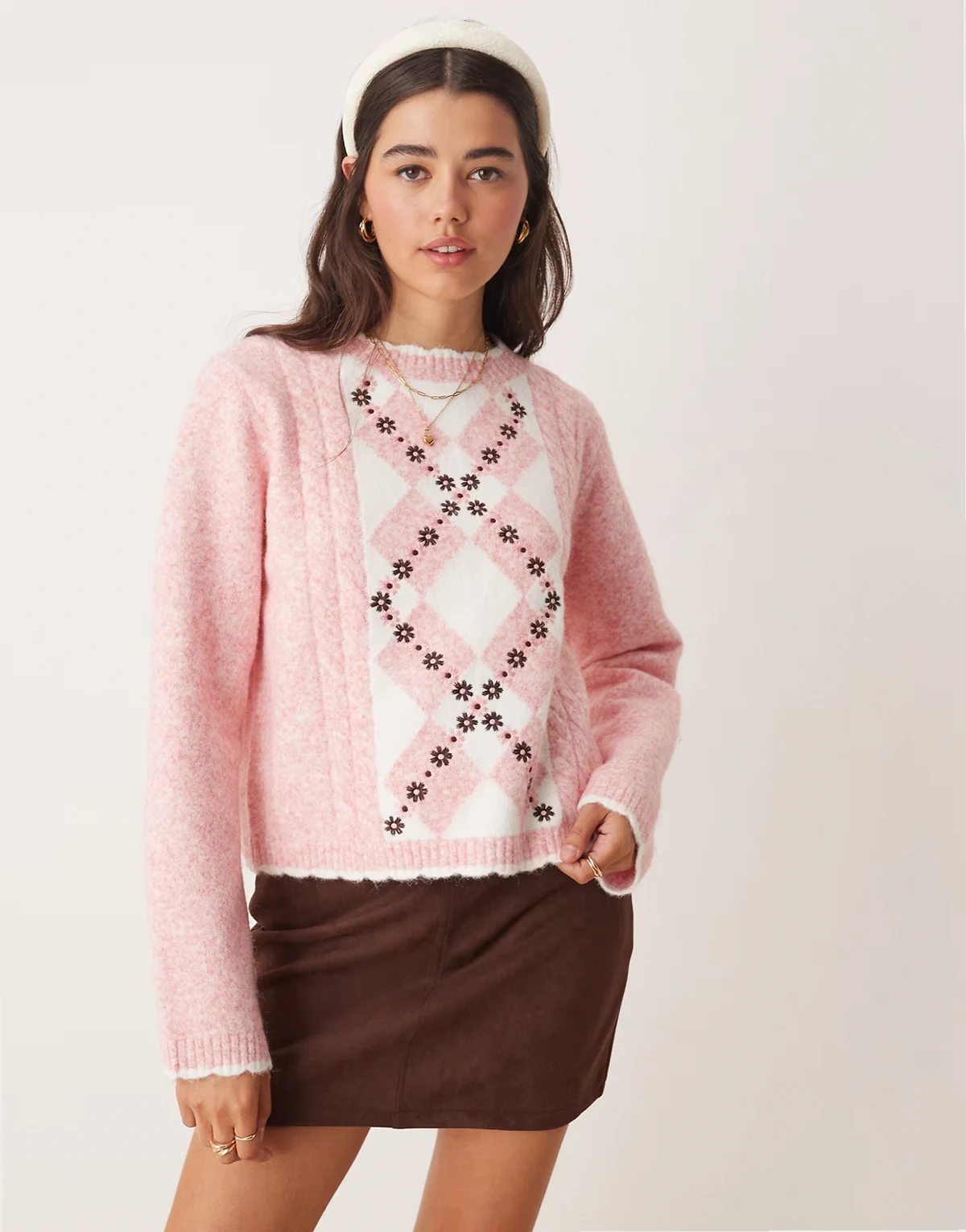 – Strickpullover mit floraler Rautenstickerei