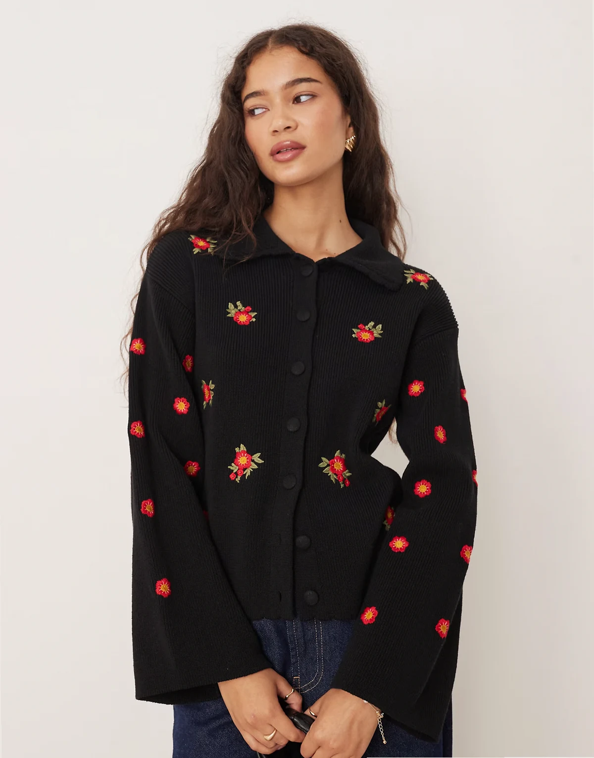 embroidered button up cardigan with scallop collar in black