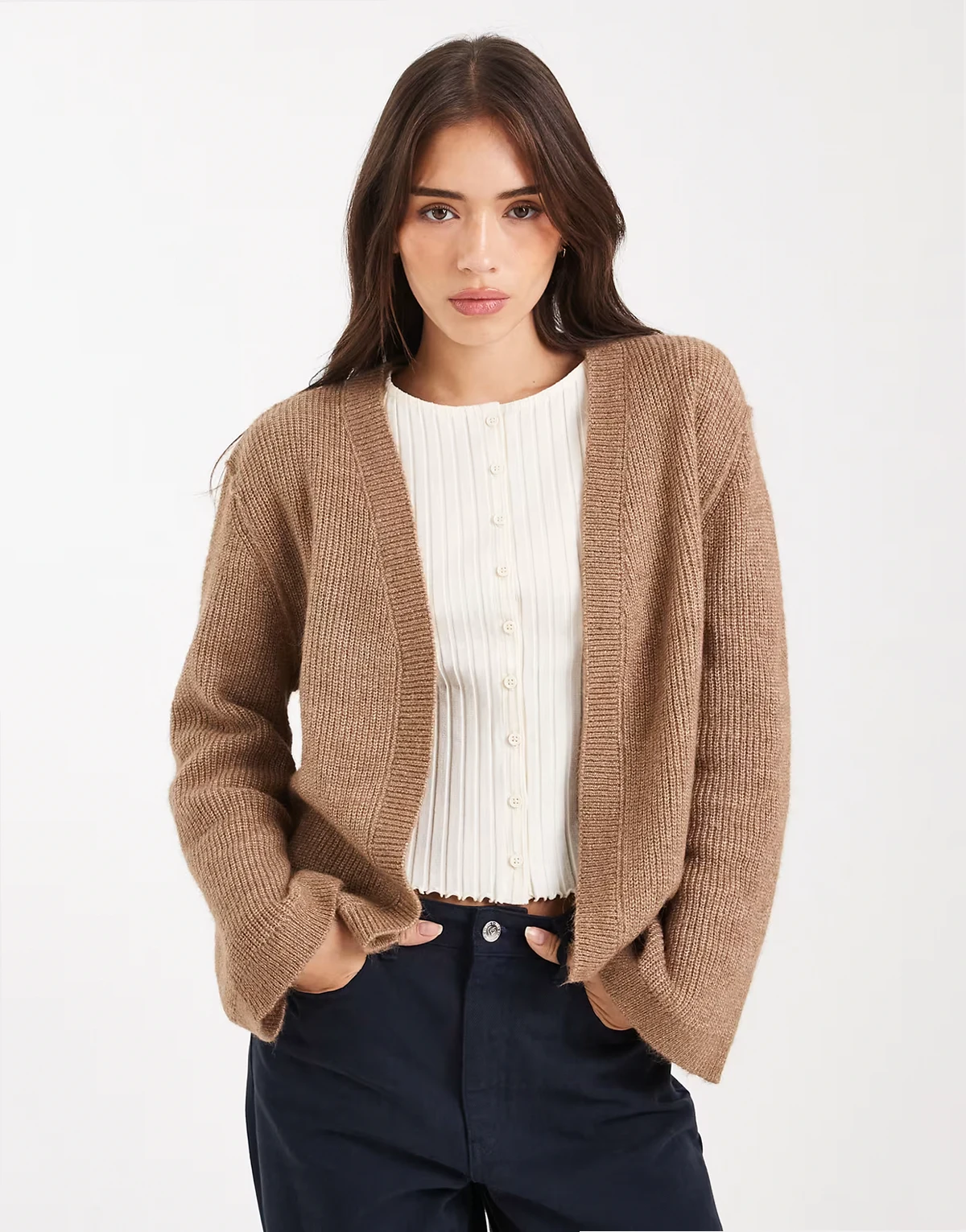 – Strickjacke in Camel mit offenem Design