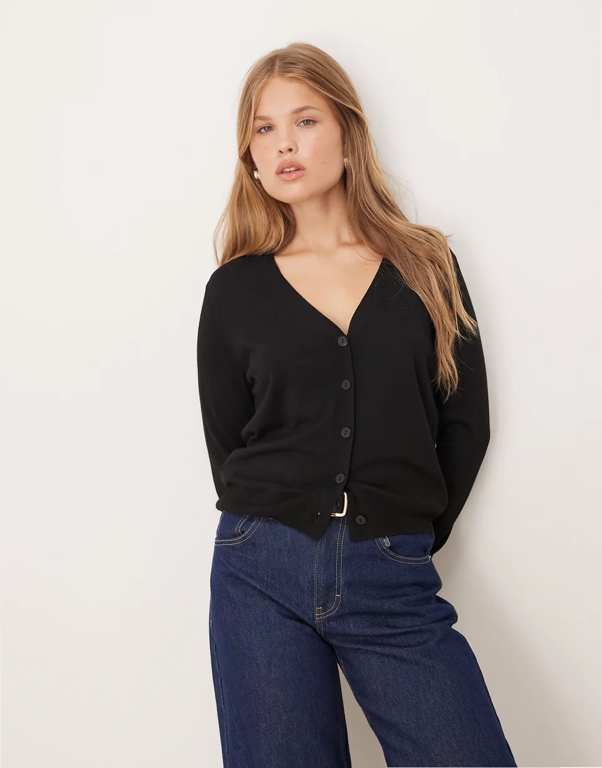 – Strickjacke in Schwarz mit V-Ausschnitt