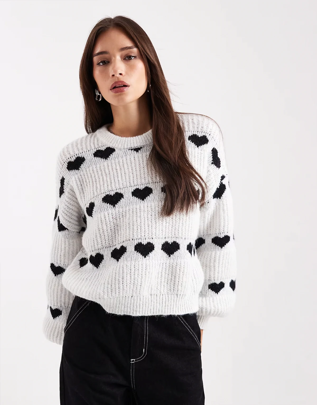 – Strickpullover mit Herzmuster in Schwarz-Weiß