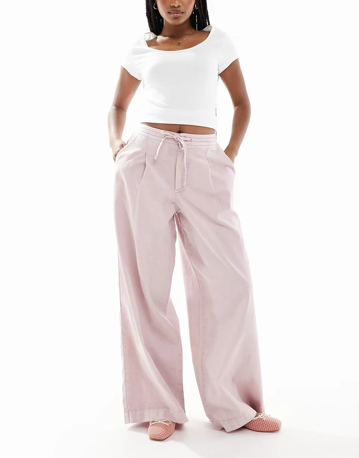 – Weiche Hose in gewaschenem Mauve mit weitem Bein
