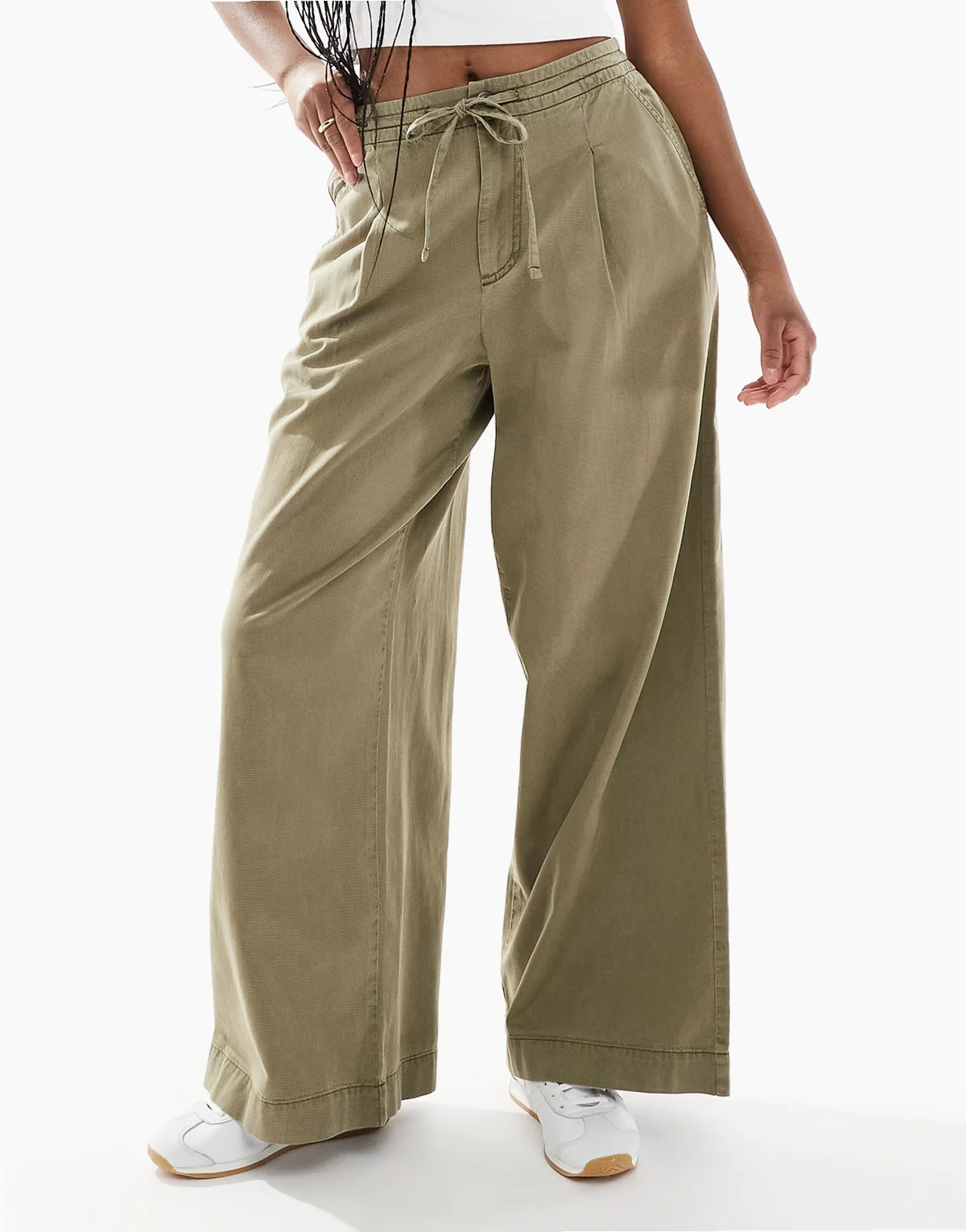 – Weiche Hose in gewaschenem Khaki mit weitem Bein