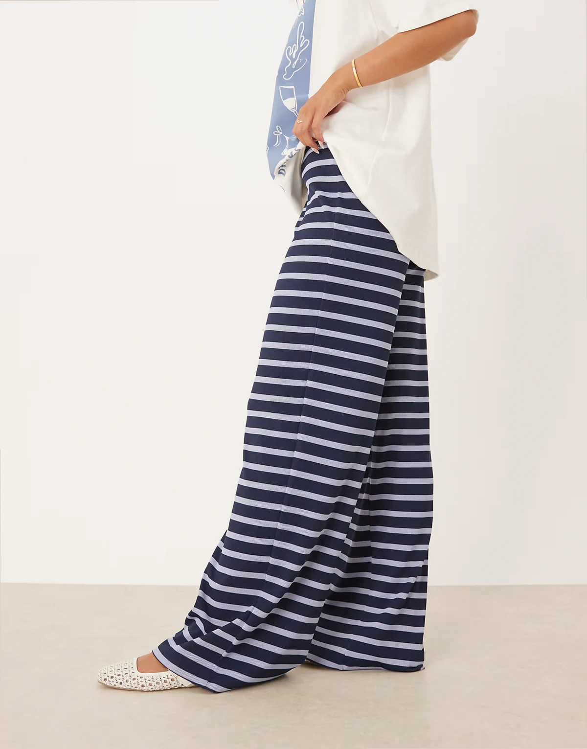 – Hose mit weitem Bein in Marineblau mit Streifen