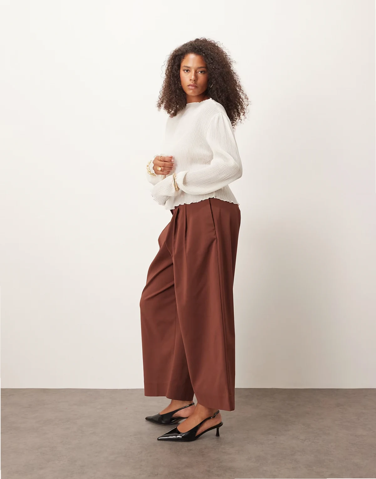ASOS DESIGN Curve – Czekoladowobrązowe dopasowane spodnie o krótkim fasonie z regulowanymi patkami w talii, część zestawu