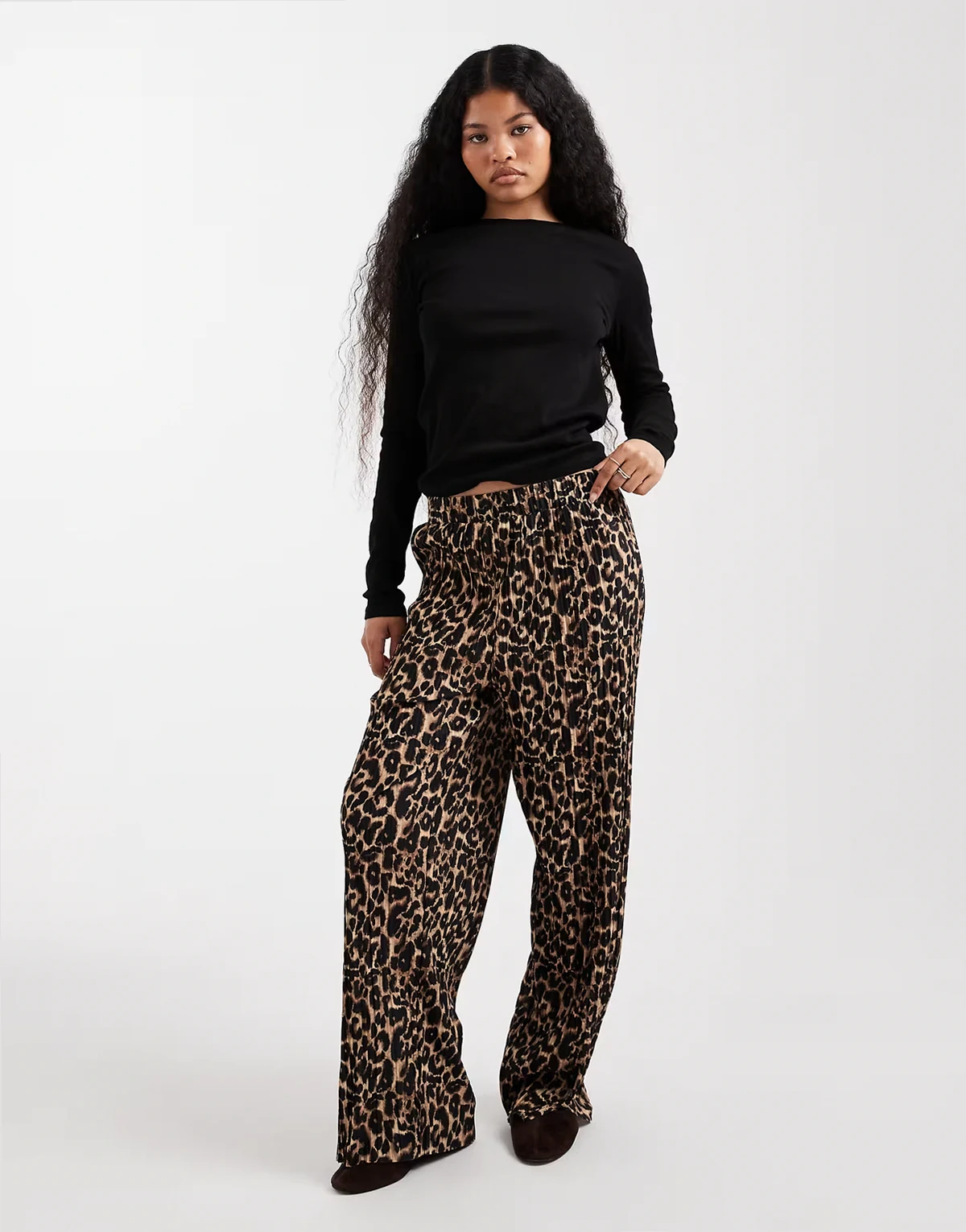 – Lockere, plissierte Schlupfhose mit Leopardenmuster