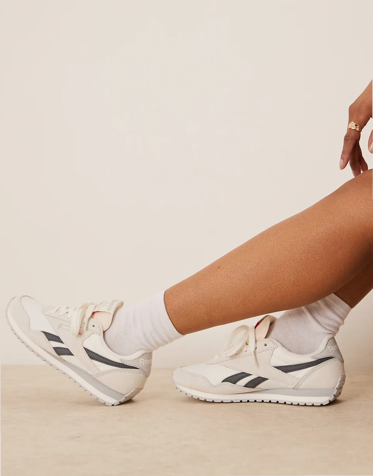 Classic AZ sneakers in white and gray detail