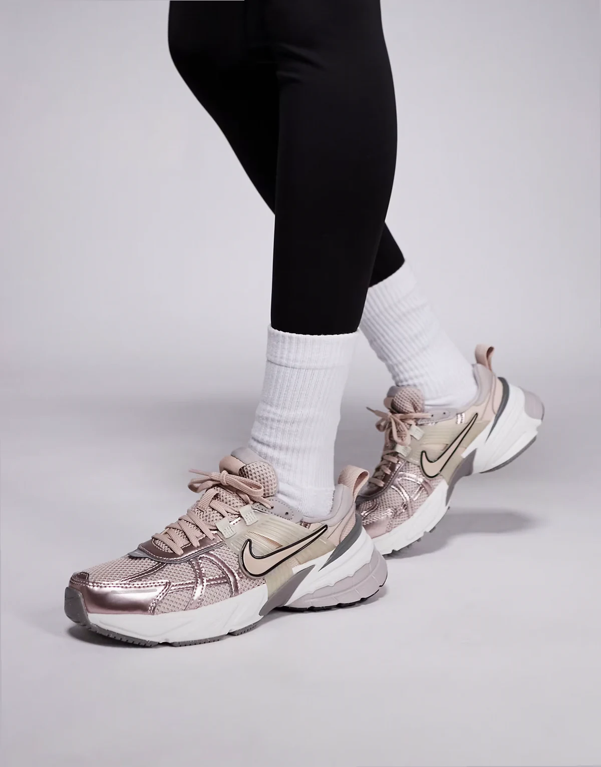 V2K Run sneakers in beige