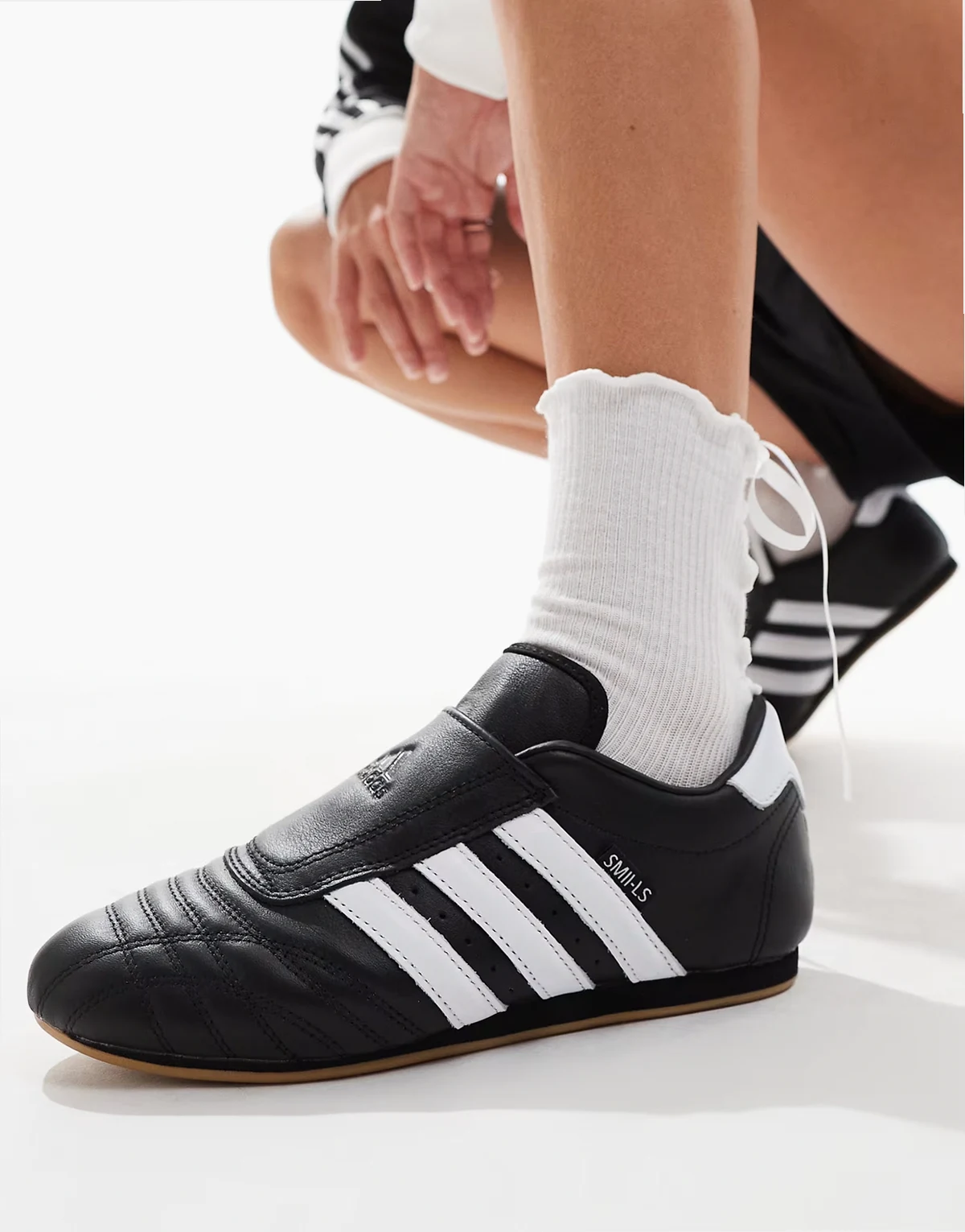 Taekwondo sneakers in black and white