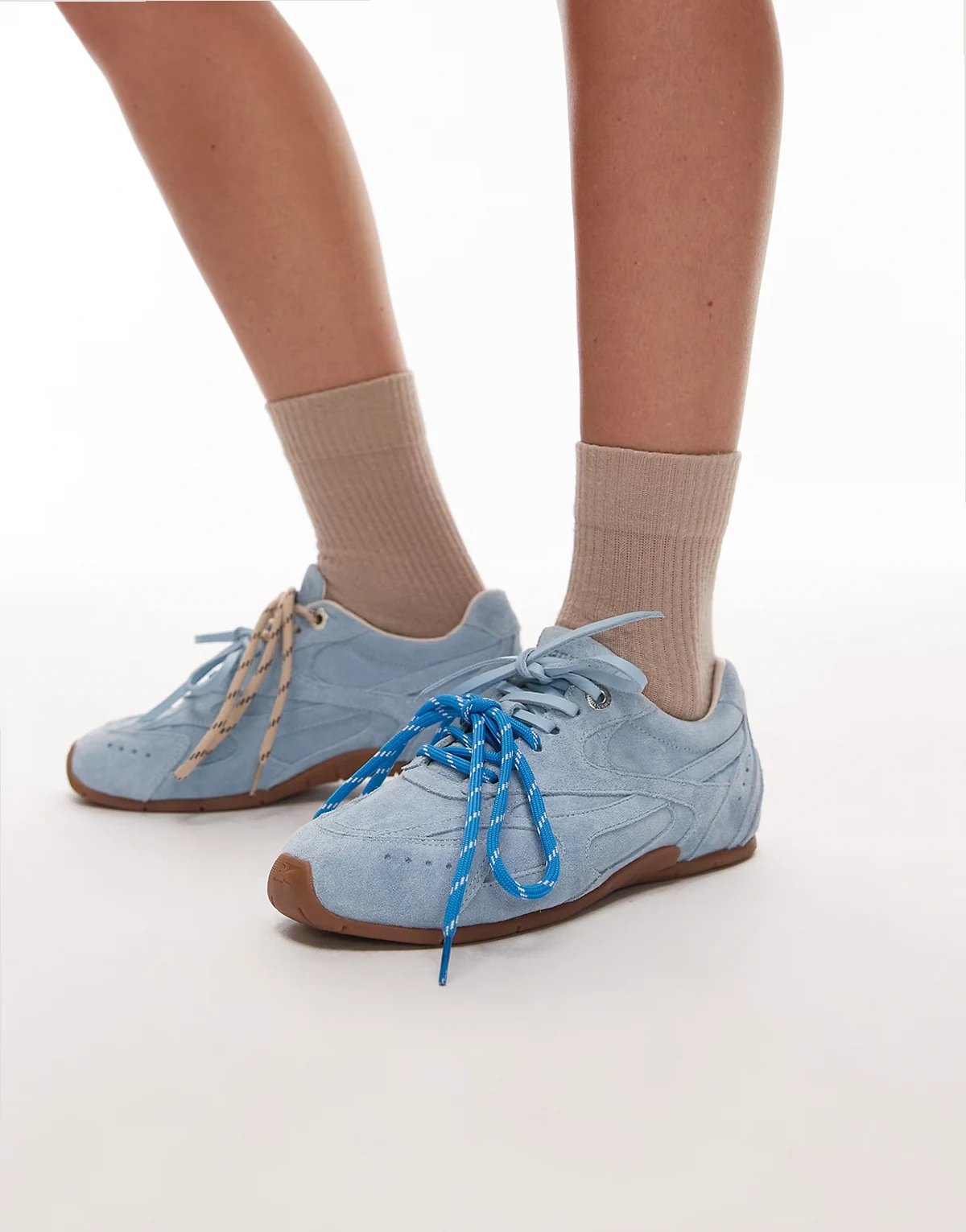 – Myr-aa – Jasnoniebieskie sznurowane zamszowe buty sportowe