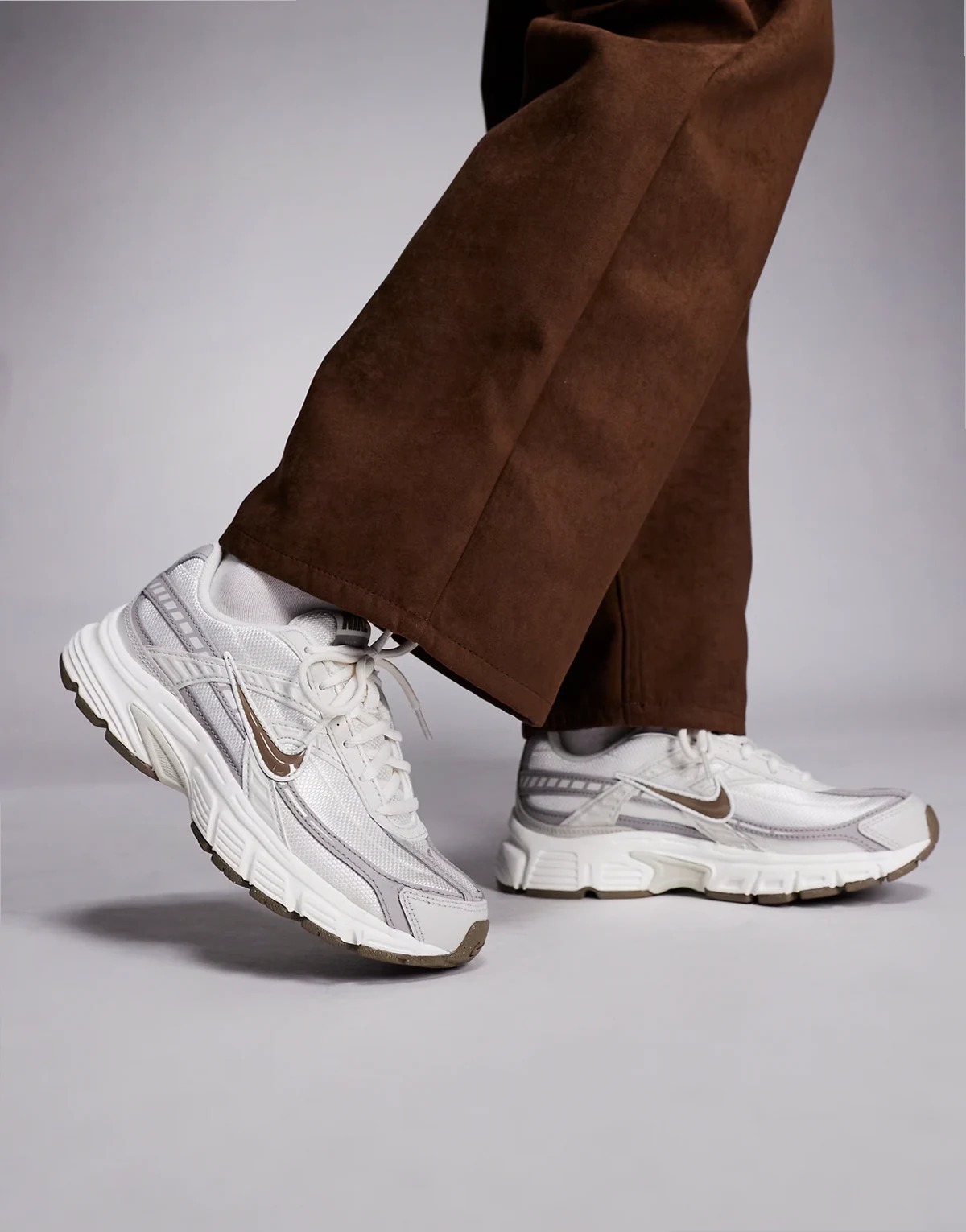 Initiator sneakers in light brown