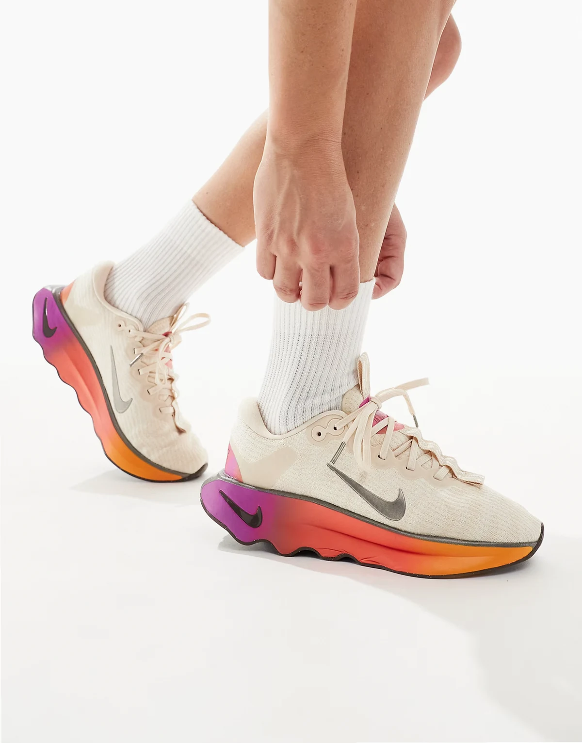 Nike Motiva sneakers in white & gold