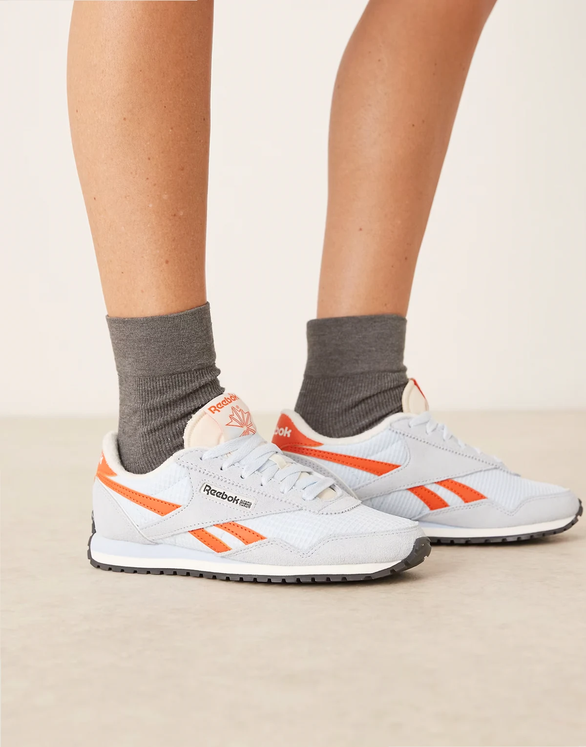 Classic AZ sneaker in blue and orange