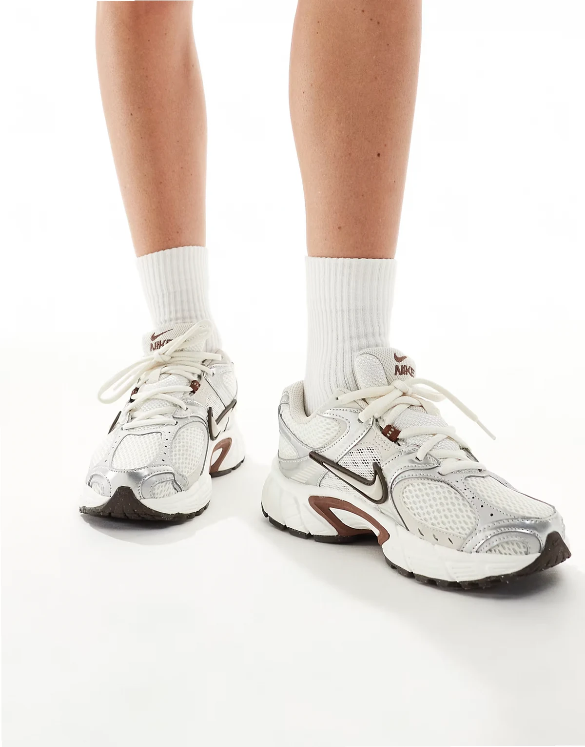V5 RNR sneakers in off white and brown