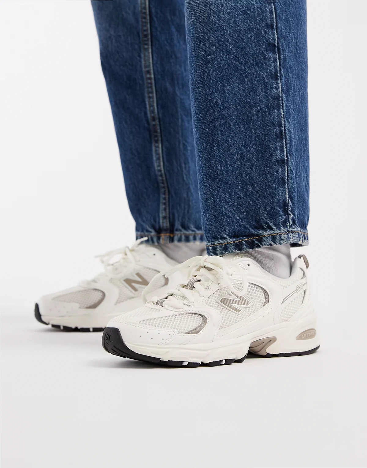 – 530 – Sneaker in gebrochenem Weiß