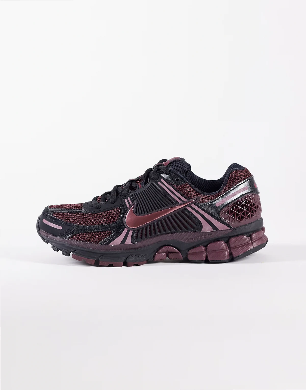 Zoom Vomero 5 sneakers in burgundy