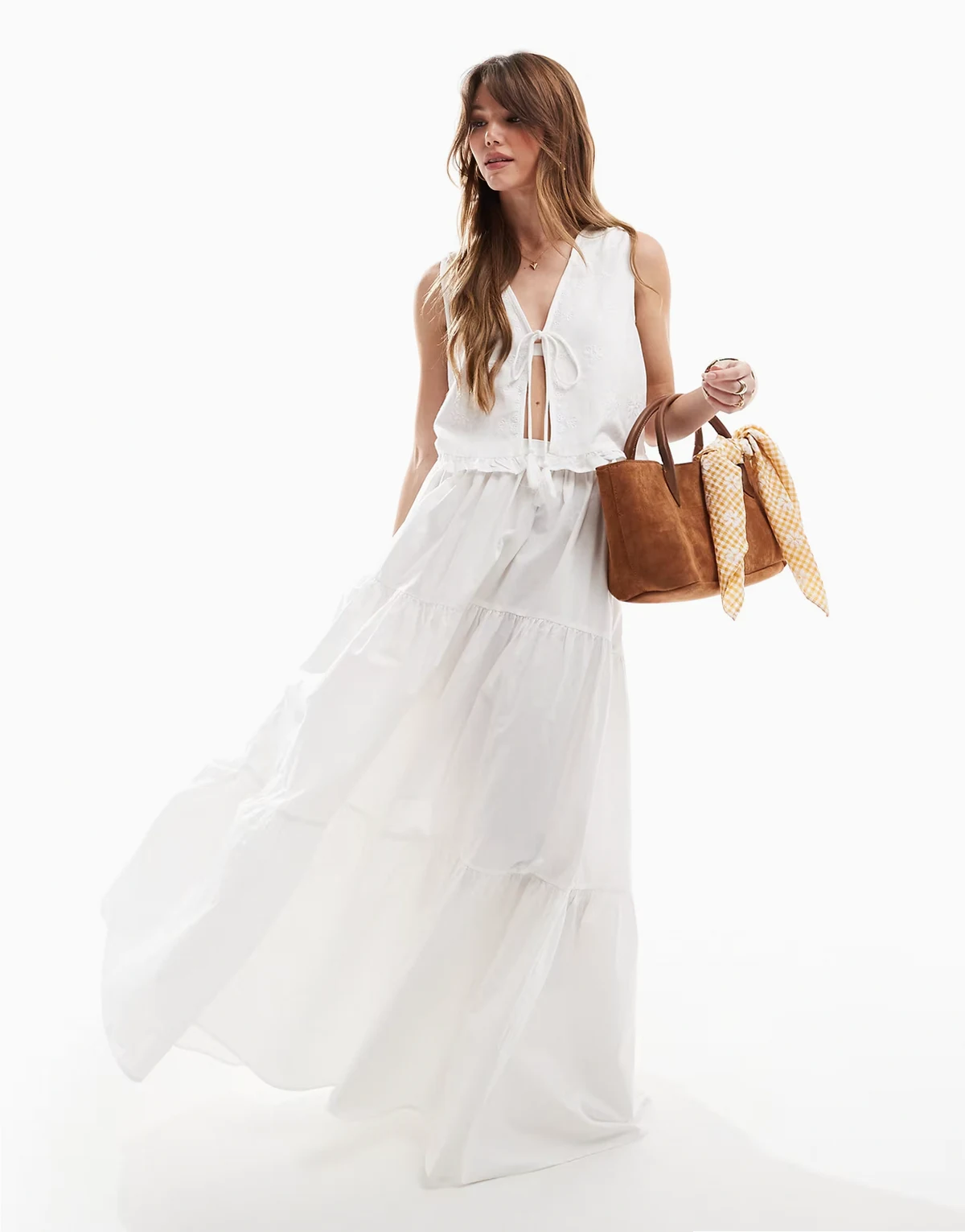 – Warstwowa biała spódnica maxi w stylu boho