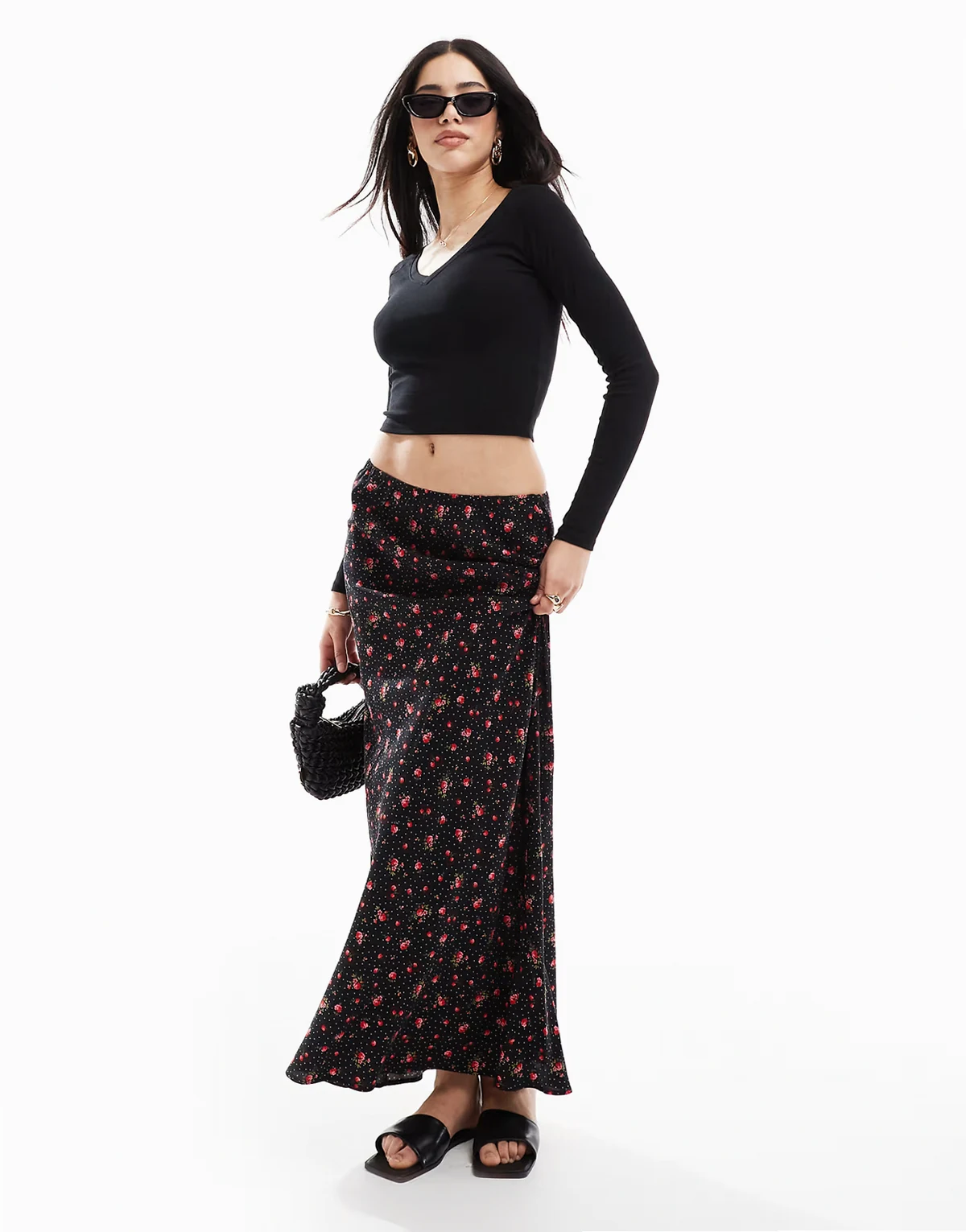 – Maxirock aus gesponnenem Material in Schwarz mit Herzprint und asymmetrischem Schnitt