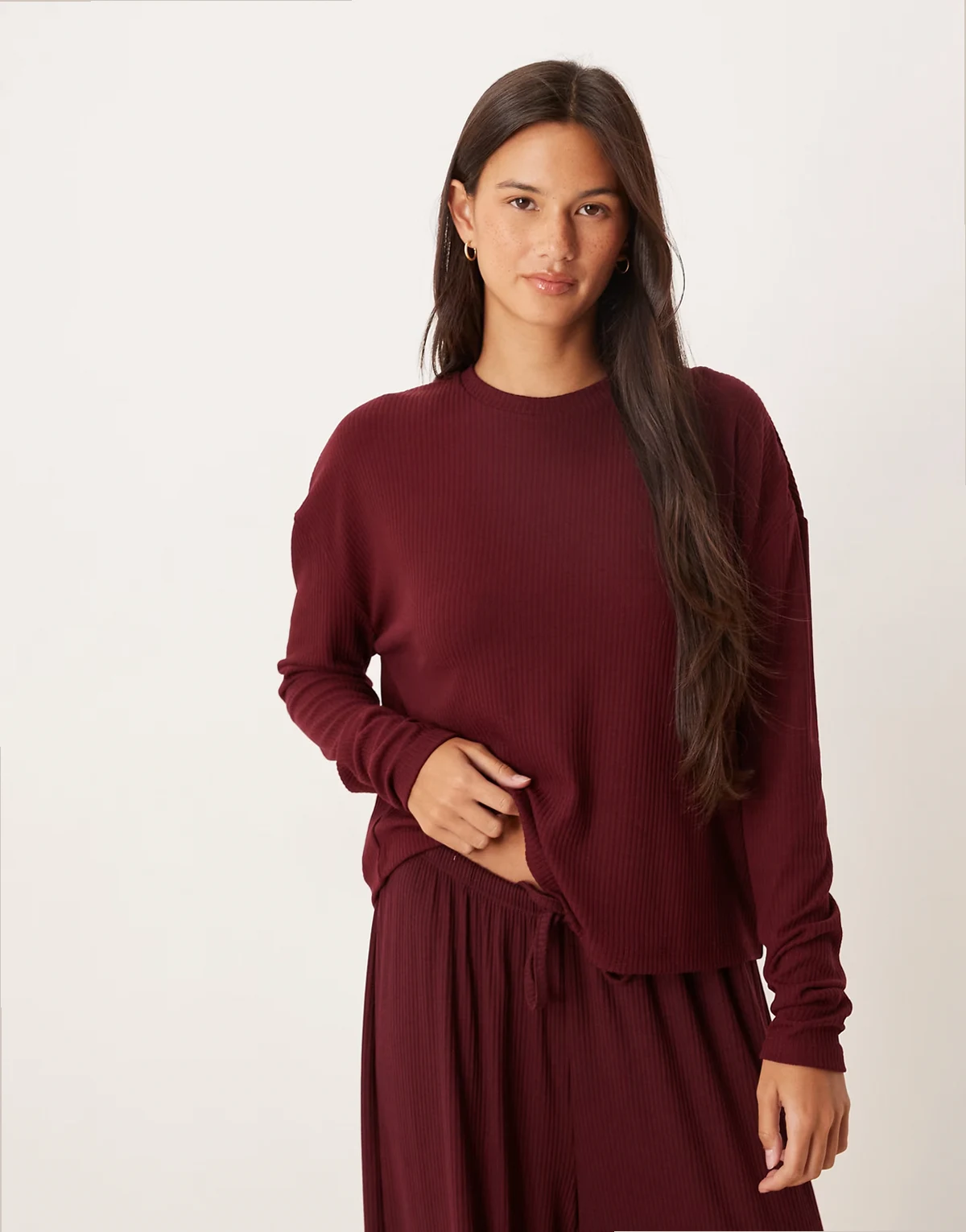mix & match ribbed and velvet trim long sleeve top in burgundy