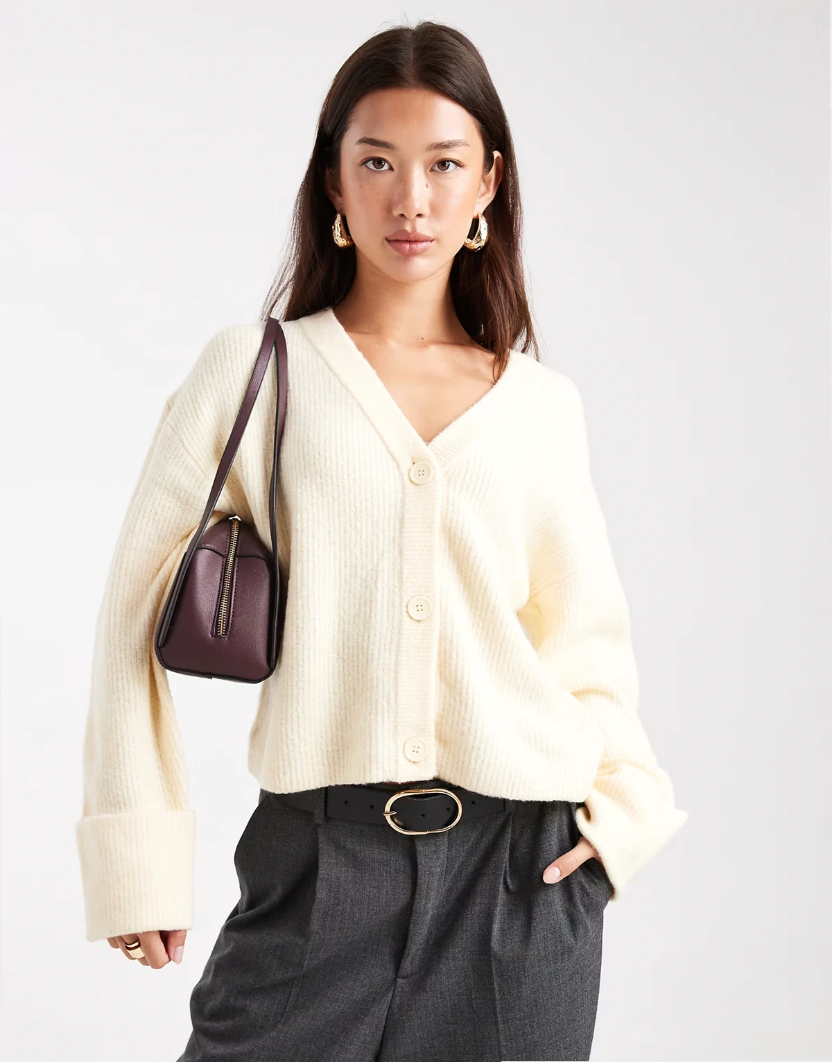 – Strickjacke in Buttermilchgelb mit breiten Bündchen und V-Ausschnitt