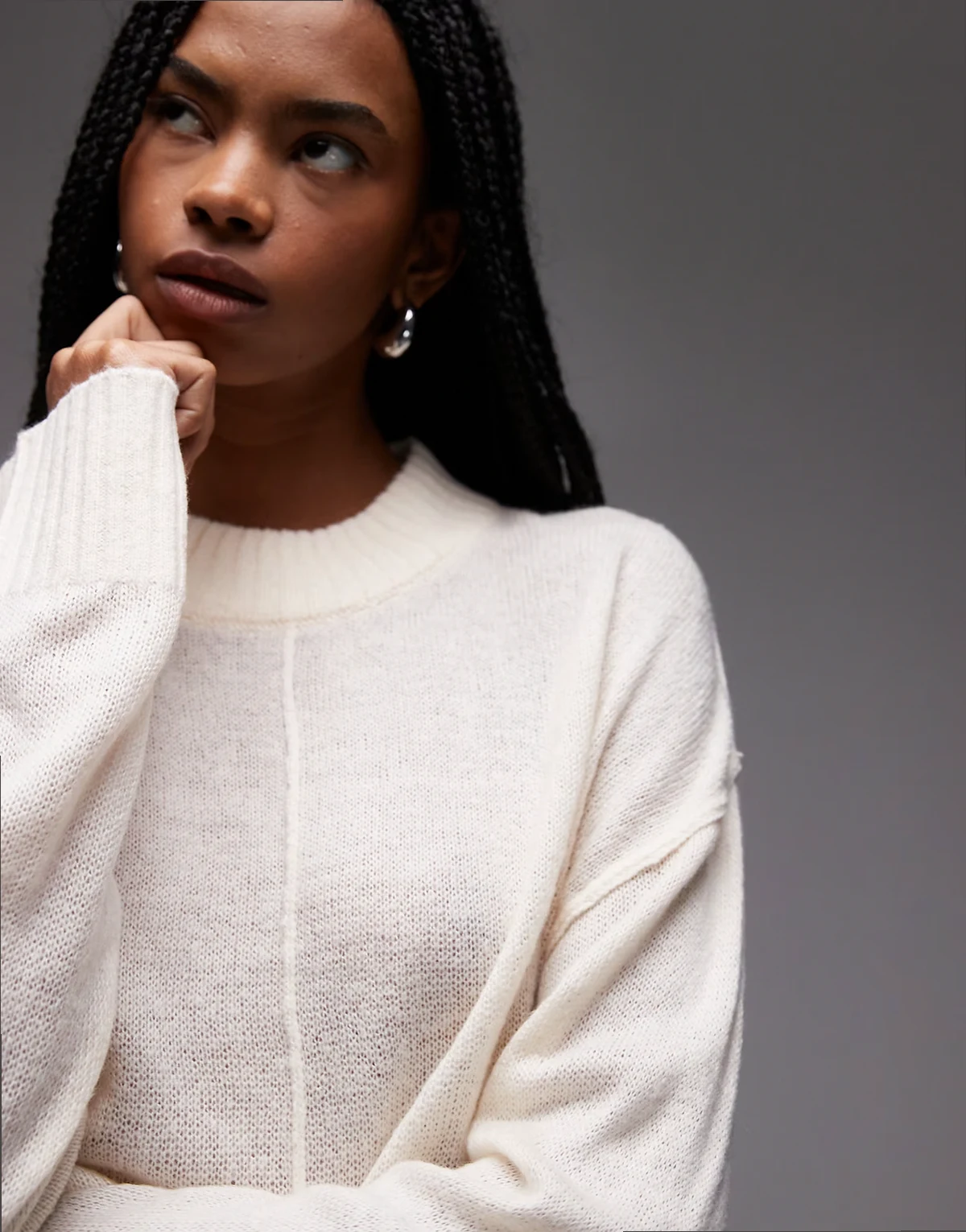 – Strickpullover in Creme mit Rundhalsausschnitt