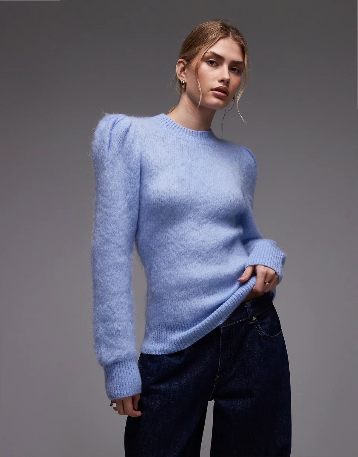 – Kurzärmliger Pullover aus Woll- und Mohairmix in Blau mit voluminösen Ärmeln