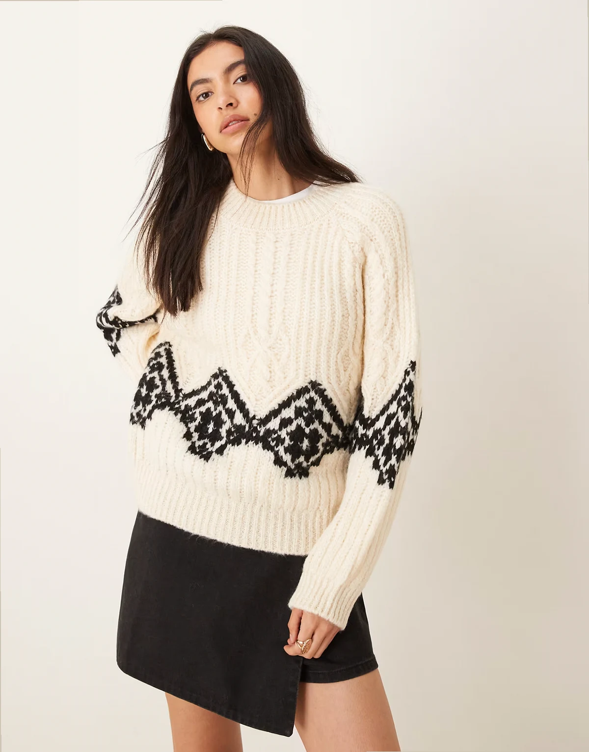 – Sweter z grubej dzianiny oversize w kolorze ecru