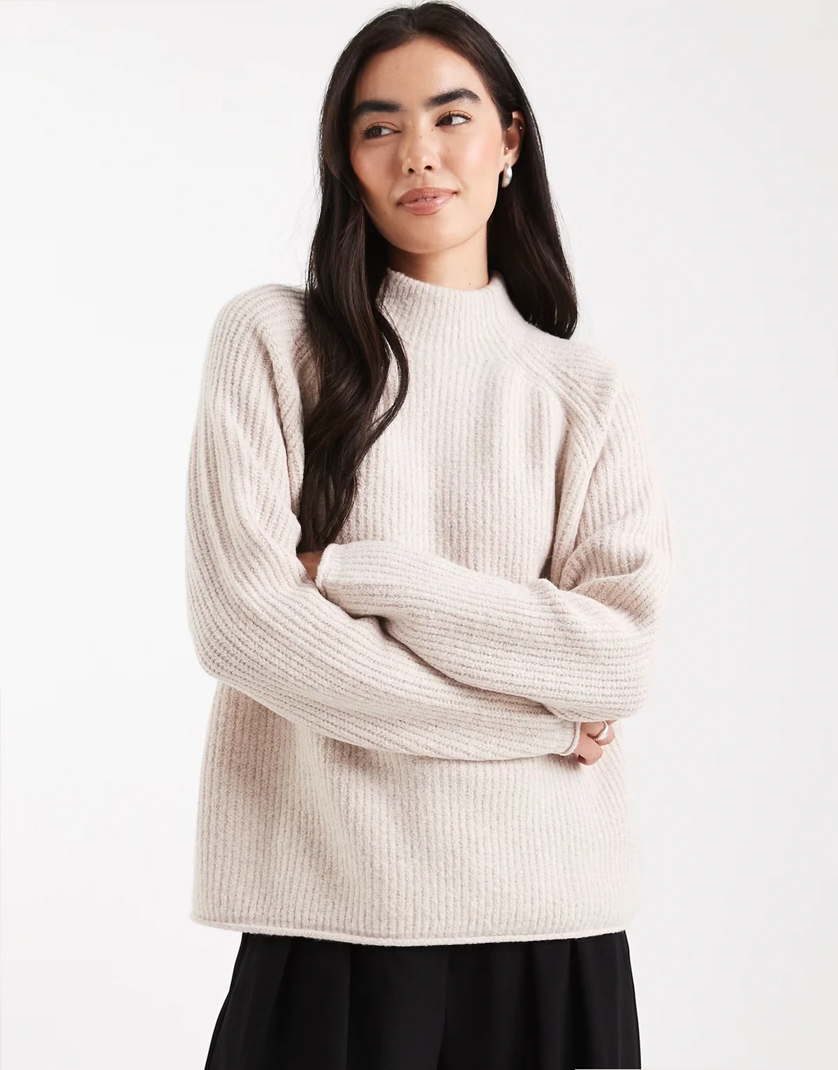 – Hochgeschlossener Oversize-Pullover in Haferbeige
