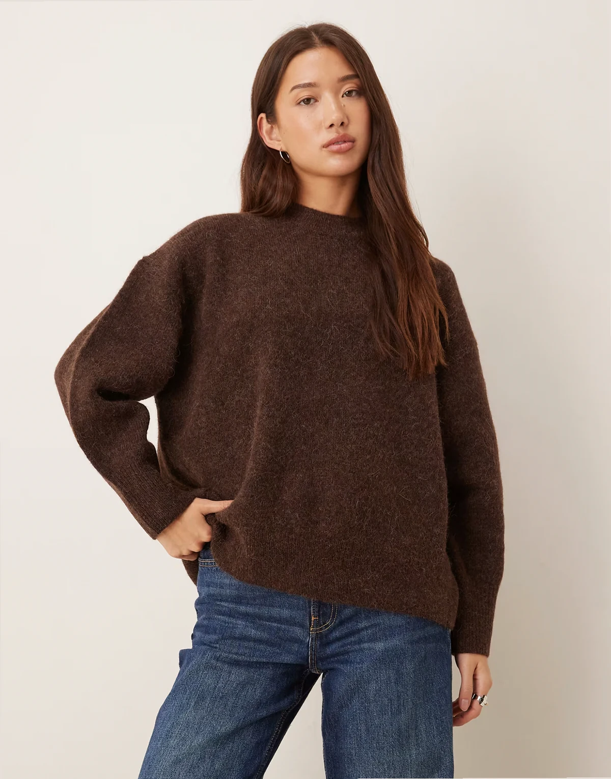 Premium – Czekoladowy sweter oversize z mieszanki wełny i wełny alpaki z okrągłym dekoltem